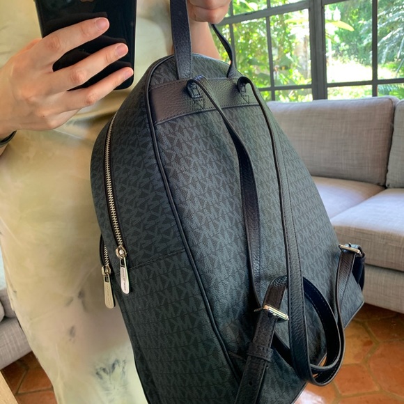 MICHAEL KORS LARGE ABBEY BACKPACK ADMIRAL BLUE - Picture 7 of 12